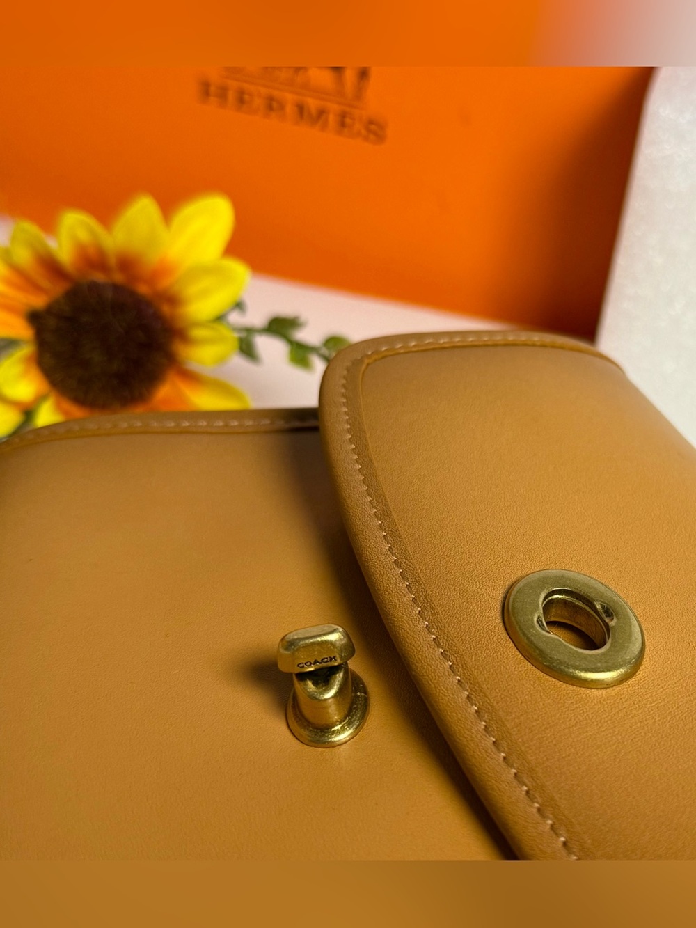 🆕COACH Caramel Leather Turnlock Crossbody - Picture 9 of 17
